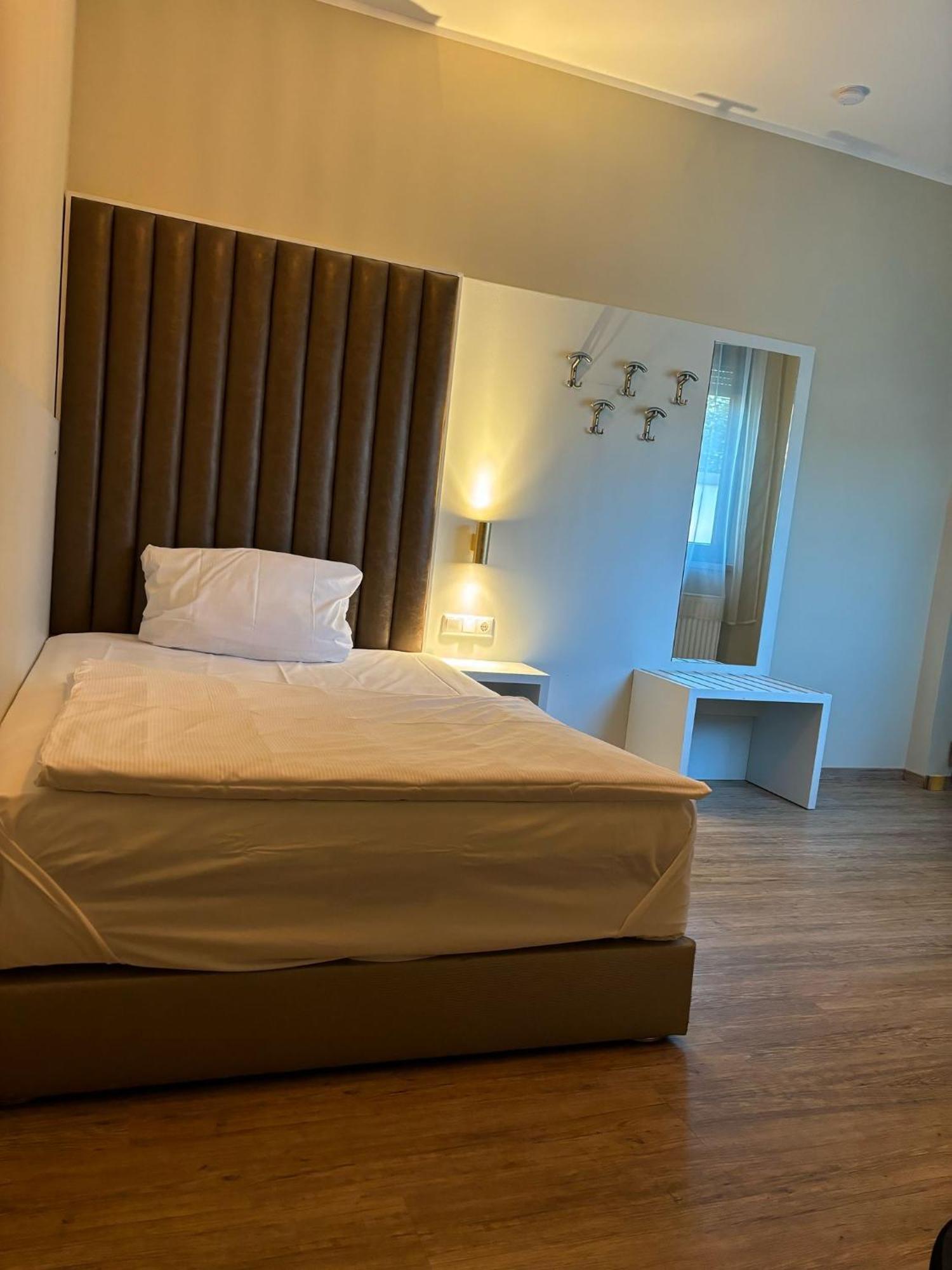Hotel Athen Kelsterbach Frankfurt Airport Екстер'єр фото